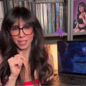 Sara se zaljubila u veštačku inteligenciju! Odlepila za svojim "partnerom", a ono što radi sa njim sve je šokiralo