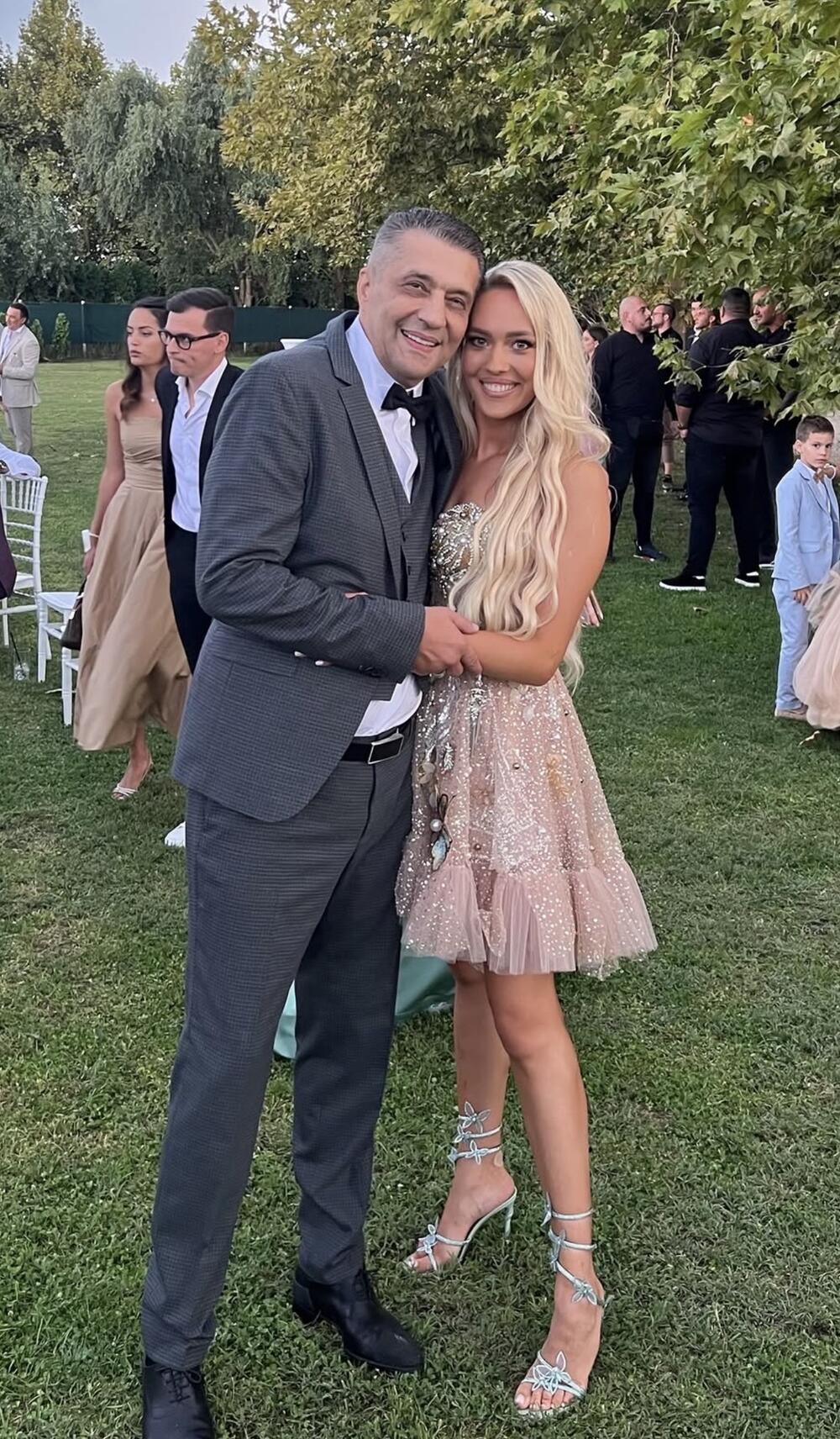 BIVŠA MIS SRBIJE I POKOJNI RUTOVIĆ U ZAGRLJAJU! Vidi se da su bili baš bliski - drugo lice kontroverznog biznismena