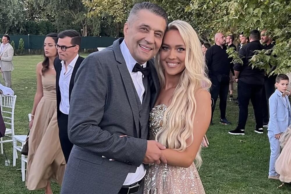 BIVŠA MIS SRBIJE I POKOJNI RUTOVIĆ U ZAGRLJAJU! Vidi se da su bili baš bliski - drugo lice kontroverznog biznismena