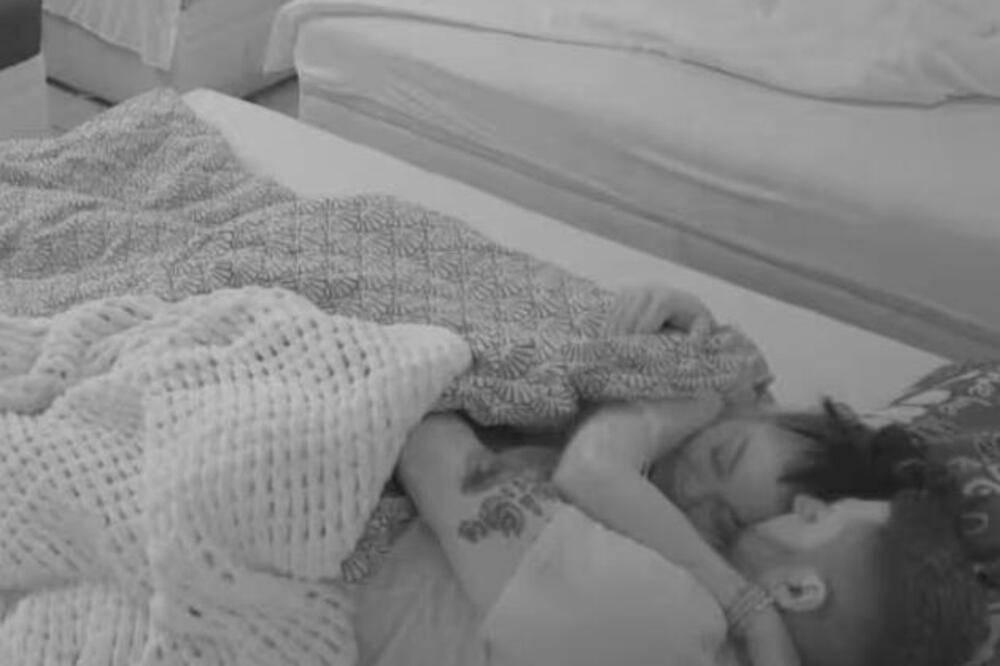 PALO PIPKANJE U KREVETU! Nakon Stanijinog ulaska Maja se predala Asminu - nije prvi put da izda prijateljicu!