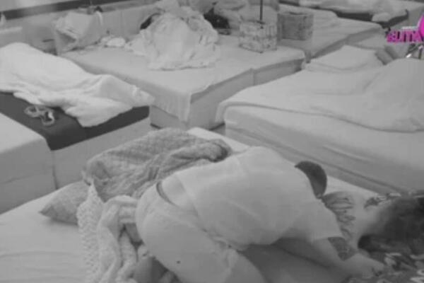 DA LI JE NORMALAN? Asmin pokušao da napravi Maji bebu?! Šok nad šokovima! Imali akciju, a on NA KVARNO hteo da...