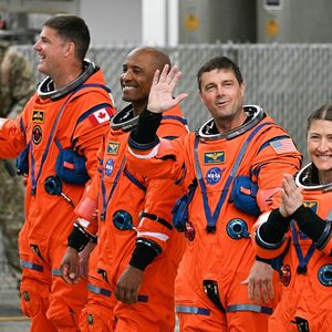 ASTRONAUTI SE SMRZAVAJU U SVEMIRU, NIJE UOPŠTE SVE TAKO BAJNO! Ovako protiču prvi sati posade na Orionu (VIDEO)
