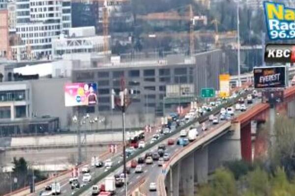 KOLONA DUGA SAMO U OVOM DELU BEOGRADA! Ovakvo jutro u prestonici se NE VIĐA ČESTO, DOBRO ZAPAMTITE OVE FOTKE
