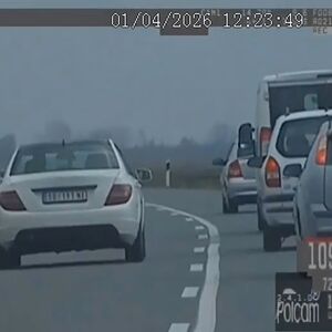 DIVLJAČKA VOŽNJA! Vozač "mercedesa" preticao kolonu preko pune linije i vozio 206 km/h (VIDEO9