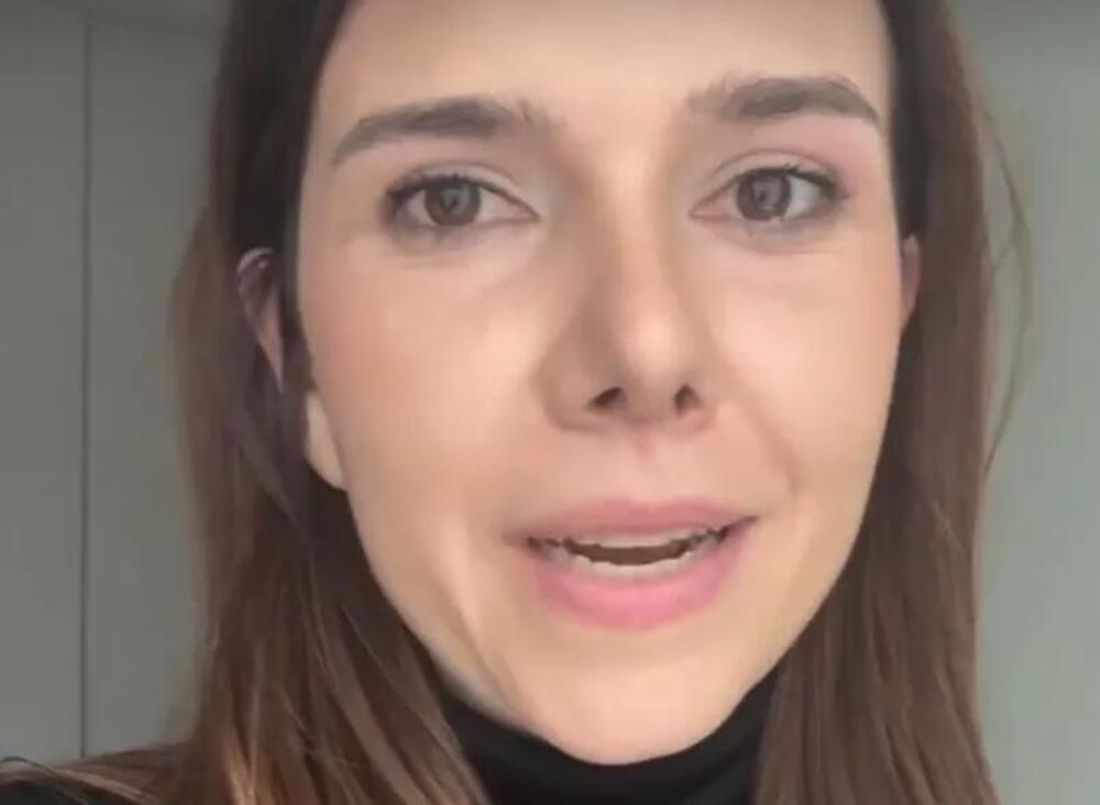 SMUVALA POZNATOG DEKU, A SAD POSETILA PLASTIČNOG HIRURGA! Anica više ne izgleda isto - ON JOJ SVE FINANSIRAO?