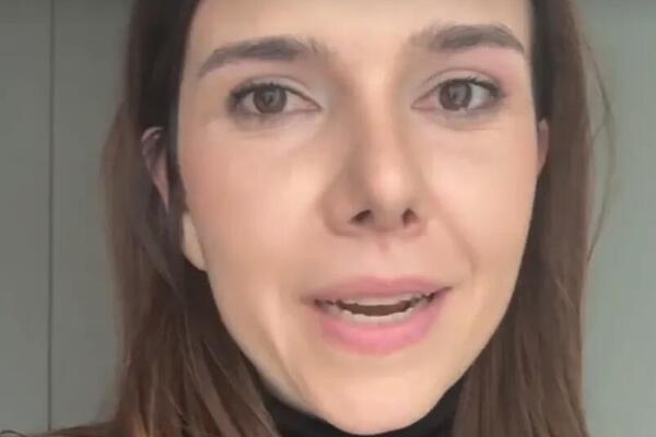 POZNATI DEKA JOJ PLATIO PLASTIČNOG HIRURGA? Anica više ne izgleda isto - OTIŠLA POD NOŽ PA IZMENILA OPIS