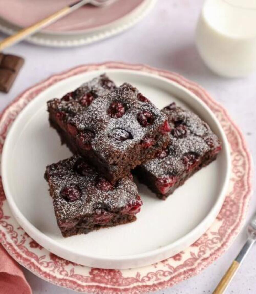 Ovaj čoko kolač ne sadrži ni mleko ni jaja! Spreman za rernu za 15 minuta, a uspeva iz prvog pokušaja