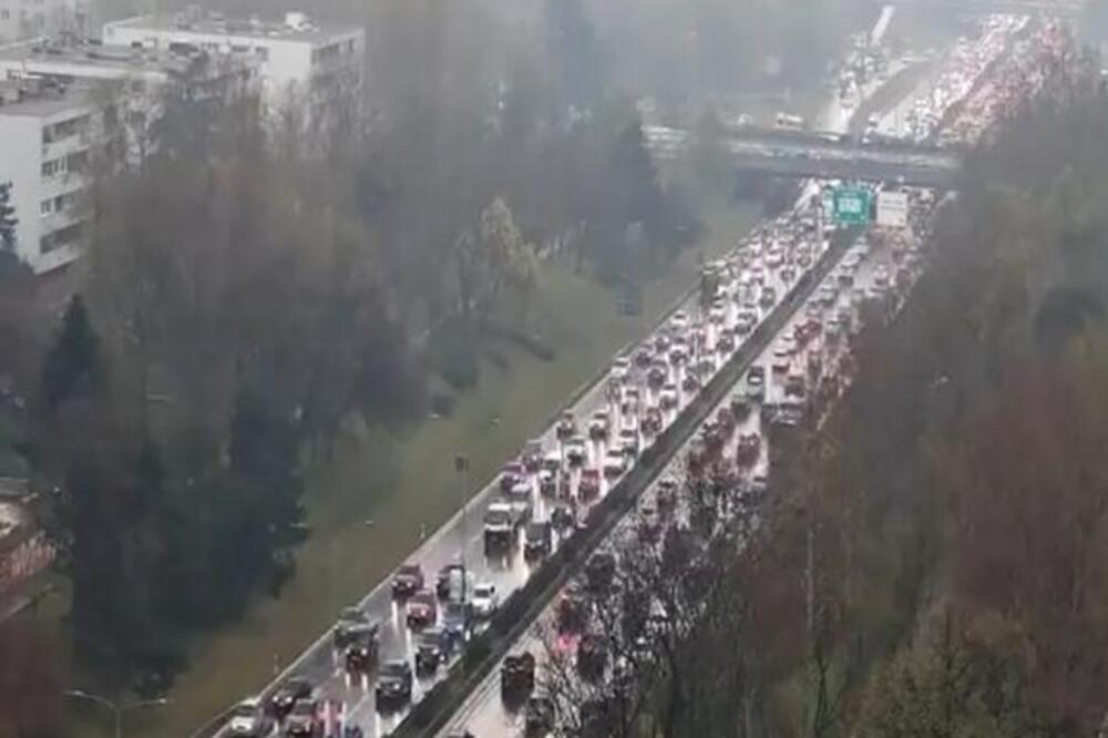 POPODNEVNI KOLAPS U BEOGRADU PLUS KIŠA! U ove delove grada NI SLUČAJNO NE KREĆITE ako nemate strpljenja i vremena!