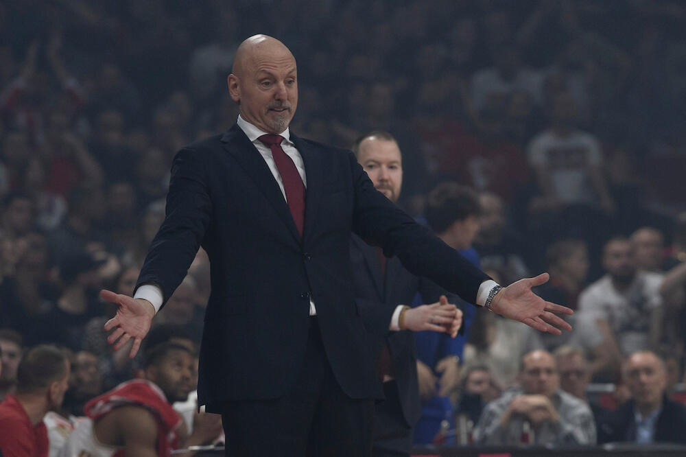 Obradović pobegao od novinarke: Nije hteo da da izjavu posle poraza od Partizana!