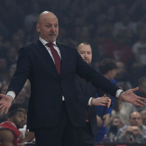 Obradović pobegao od novinarke: Nije hteo da da izjavu posle poraza od Partizana!