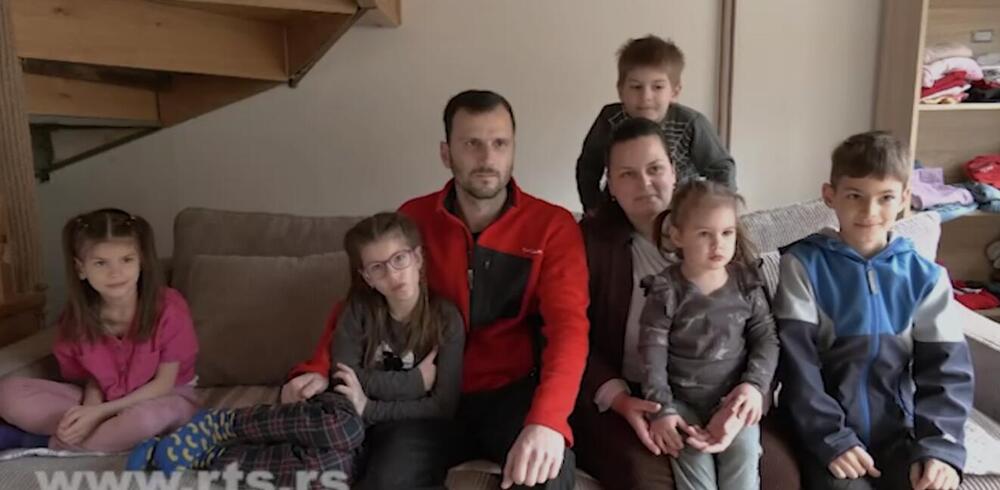 PORODICA UZELAC AMERIČKI SAN ZAMENILA SRPSKIM SELOM: Vratili se na dedovinu, njihova deca danas odrastaju drugačije