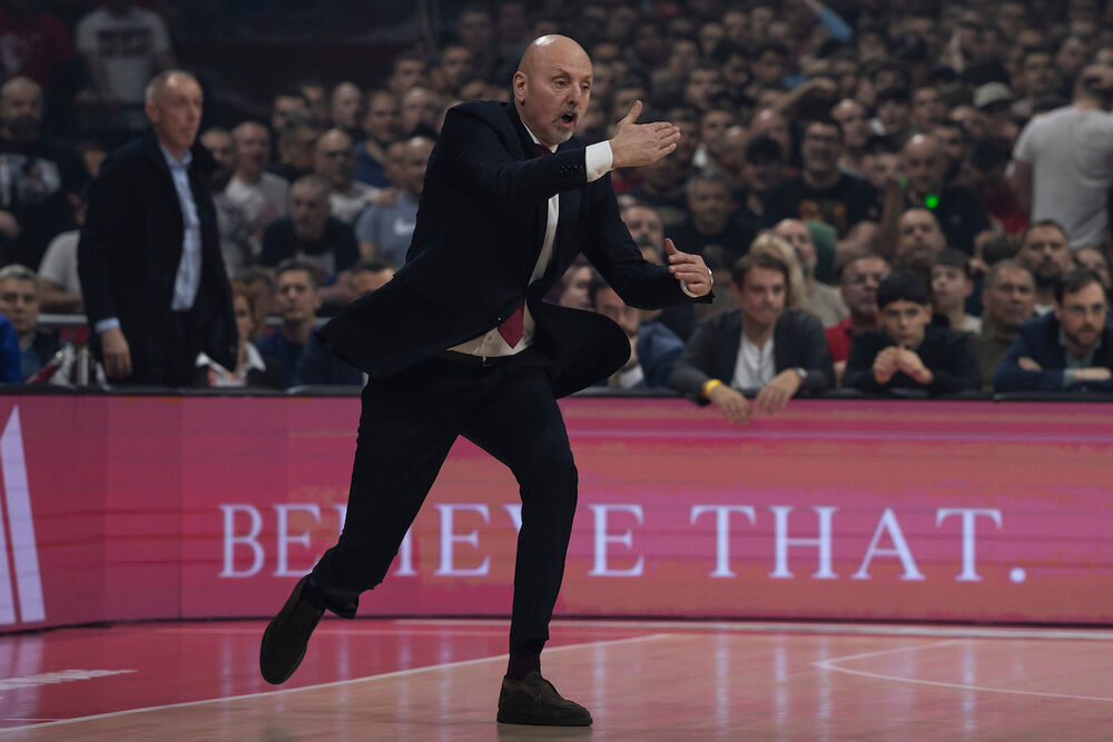 Saša Obradović tokom evroligaškog večitog derbija između Crvene zvezde i Partizana u sezoni 2025/26