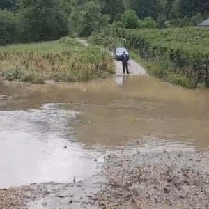 IZLILA SE REKA, BUJICA PROTUTNJALA SELOM! Obilne padavine napravile haos kod Ivanjice