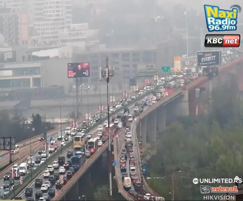 Popodnevni špic uzima maha: Kiša dodatno napravila kolaps u saobraćaju, smerovi ka gradu krcati, vozila mile (FOTO)