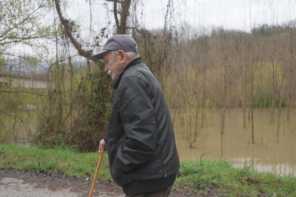 Nivo ove reke u blagom opadanju: Jedan lokalni put skroz poplavljen, a iza meštana besana noć