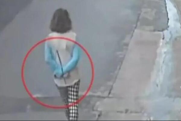 DEVOJKA BOSA I ZAVEZANIH RUKU SNIMLJENA KAKO ŠETA ULICOM! 7 dana kasnije NAĐENA MRTVA - istina je JEZIVA