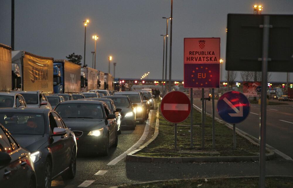 Idete automobilom u Grčku na more? Ovo morate da znate za 2026. – nova pravila za TAG uređaje, ovo sve menja!