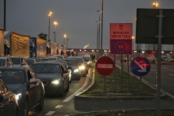 Idete automobilom u Grčku na more? Ovo morate da znate za 2026. &ndash; nova pravila za TAG uređaje, ovo sve menja!