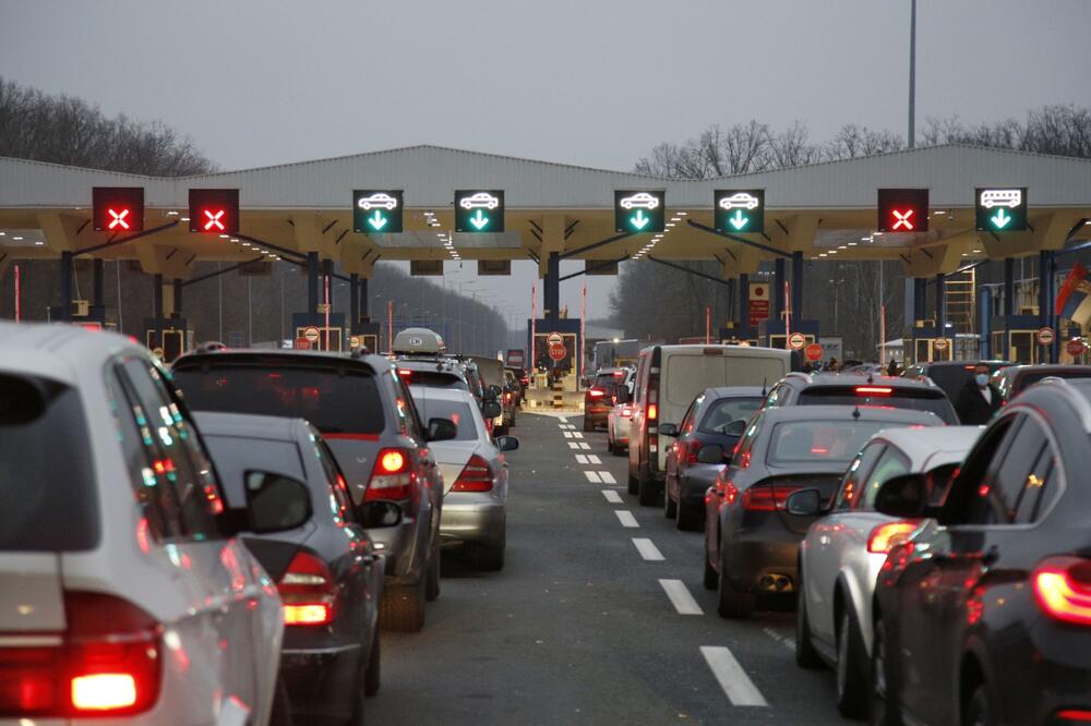 SRBI, OTVORITE OČI! Krenuli ste u Hrvatsku, a stali ste u pogrešnu kolonu: To može da vas košta od 60 do 2.000 evra