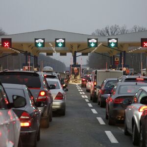 SRBI, OTVORITE OČI! Krenuli ste u Hrvatsku, a stali ste u pogrešnu kolonu: To može da vas košta od 60 do 2.000 evra