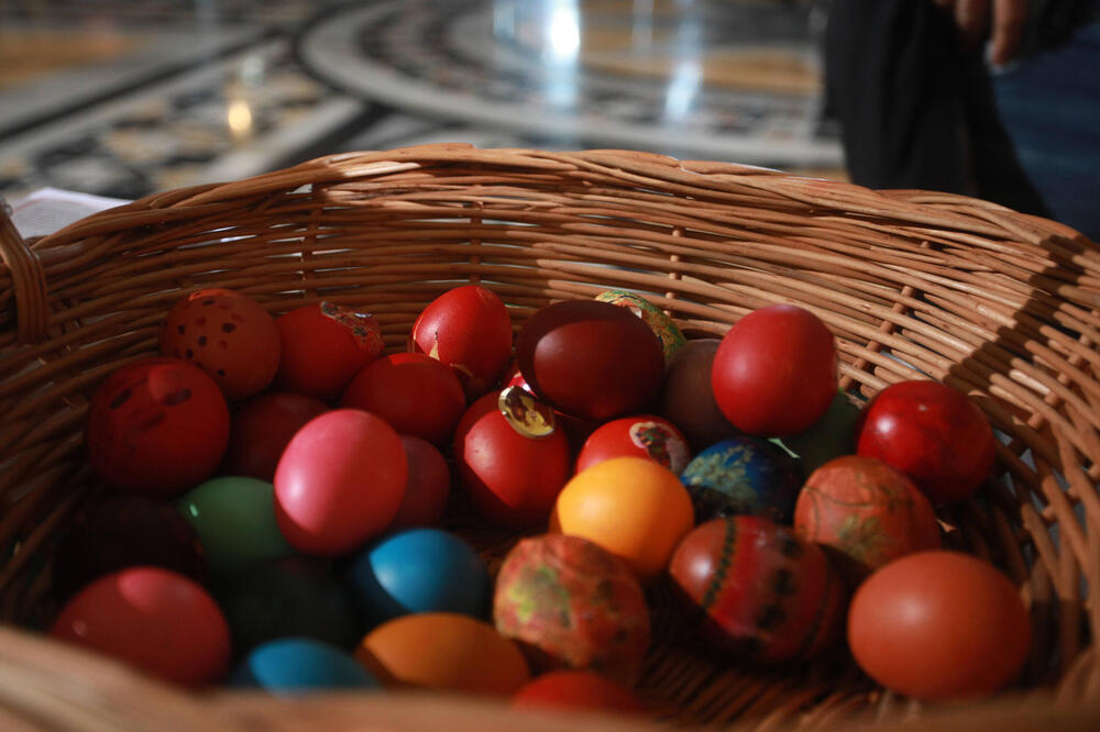 Ovu grešku Srbi prave kada farbaju jaja: Da ne bi nastala fleka za Uskrs, problem rešava jedna namirnica!