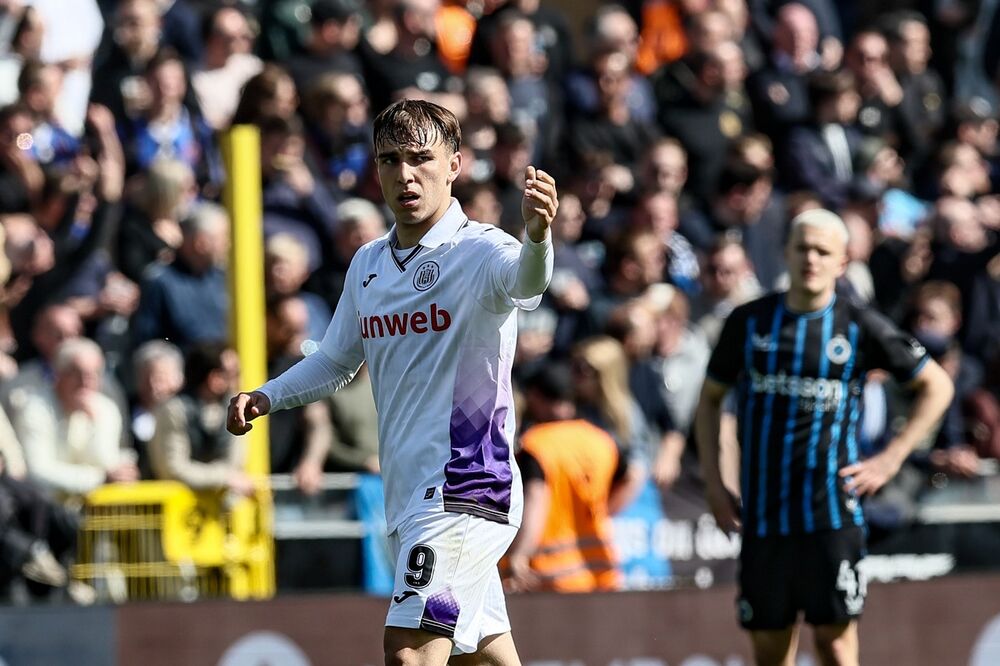 Slavlje Mihajla Cvetkovića na utakmici Klub Briža i Anderlehta u sezoni 2025/26 belgijske Pro lige