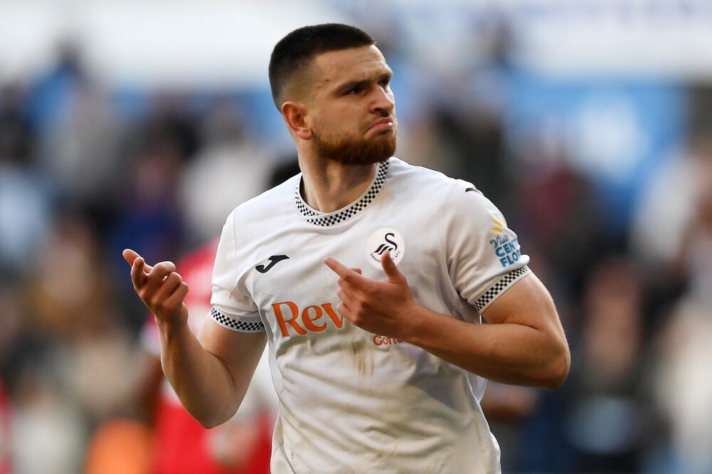 Žan Vipotnik slavi jedan golova u dresu Svonsija protiv Midlzbroa na utakmici Čempionšipa u sezoni 2025/26