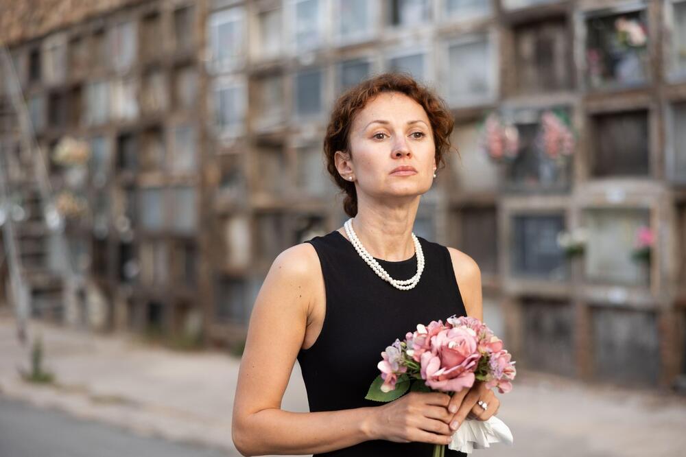 SAHRANILI SMO OCA, pa sam našla KOVERTU na kojoj je pisalo 