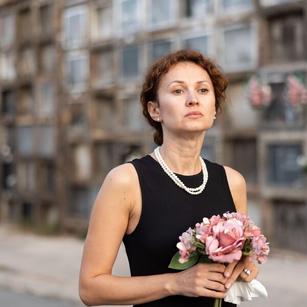 SAHRANILI SMO OCA, pa sam našla KOVERTU na kojoj je pisalo "OTVORI POSLE MOJE SMRTI": Svet mi se SRUŠIO U SEKUNDI!