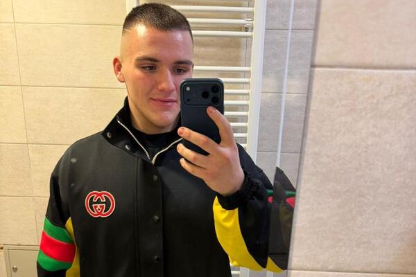 IMA SAMO 21, A VEĆ KRENUO DA MENADŽERIŠE! Brat mu reper, a otac KONTROVERZNA GLAVA! Sad radi ZA OVU PEVAČICU