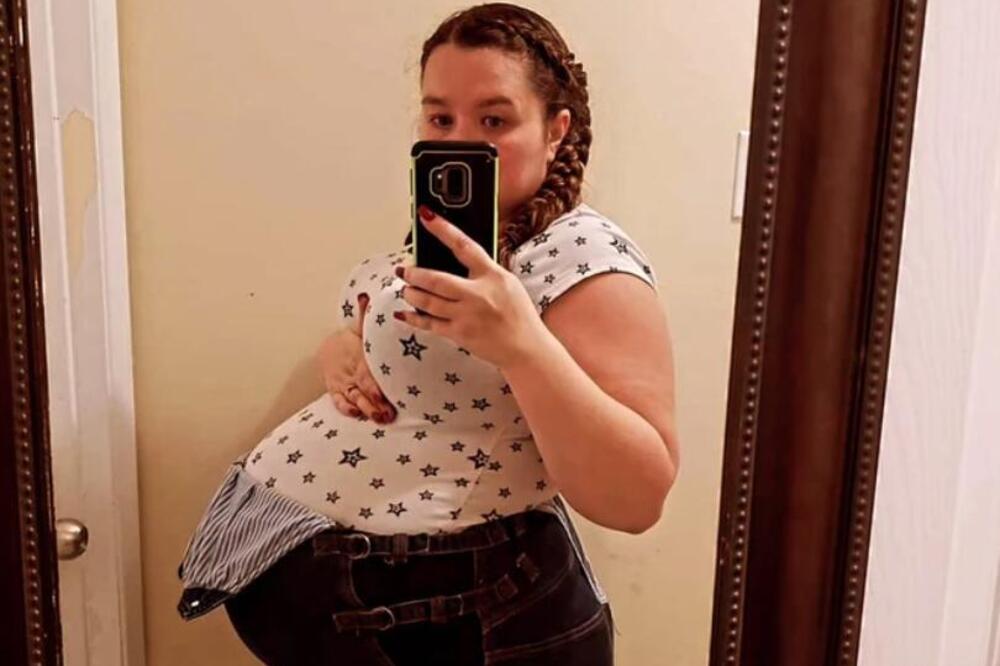 PRISTALA DA IM BUDE SUROGAT MAJKA A ONDA JE USLEDIO PAKAO: Nosila blizance, pa u 27. nedelji trudnoće saznala da...