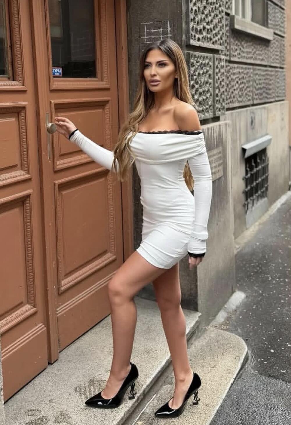 LEPA, ZGODNA, NEOPHODNA! Ana prošetala centrom Beograda i zabezeknula narod - minjak voditeljke Pinka glavna tema