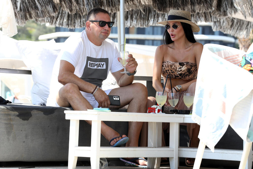 BEZ CENZURE! Majka otišla, brat nestao, otac "cepao" noćni život - cure informacije prošlosti, a Srbi otvaraju OČI!