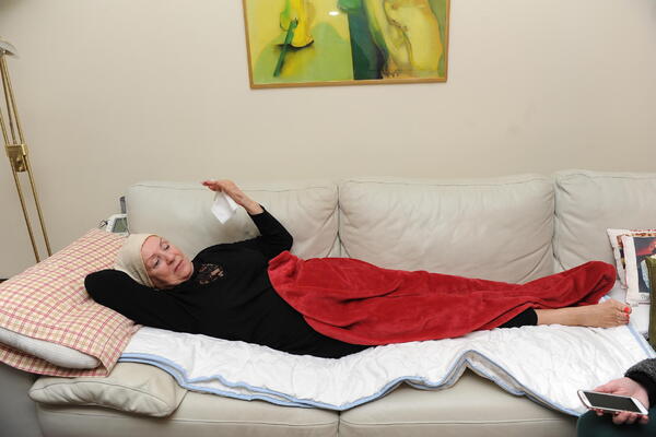 TESTAMENT JE SASTAVLJEN, A ONA NAPUNILA 86 GODINA! Evo kome će ostaviti 2 stana, kuću i bankovni račun - DECU NEMA