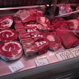 Evo kakve su cene mesa i ribe pred Uskrs na pijacama: Jagnjetina nestaje s tezgi, a ovo meso ozbiljno poskupelo!