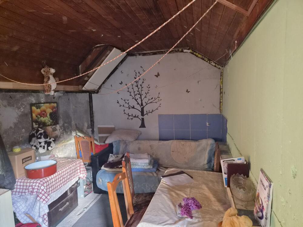 Porodica Stanković iz Borče nema električnu energiju: Dve devojčice žive u hladnoći, jedna čeka operaciju srca!