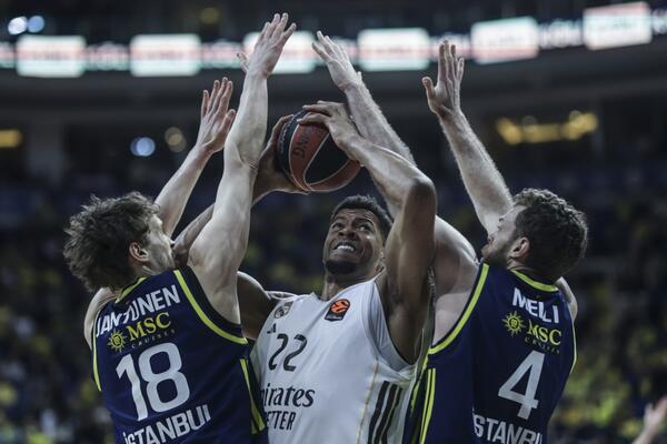 Real naneo peti poraz zaredom Fenerbahčeu i pobedio pred dolazak Crvene zvezde (Video)