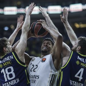 Real naneo peti poraz zaredom Fenerbahčeu i pobedio pred dolazak Crvene zvezde (Video)