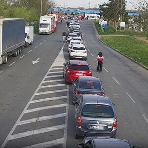 LUDILO NA VELIKI PETAK! Ljudi izlaze iz vozila, kolonama NEMA KRAJA: Ovo pravilo važi od danas i odmah SMAK SVETA!