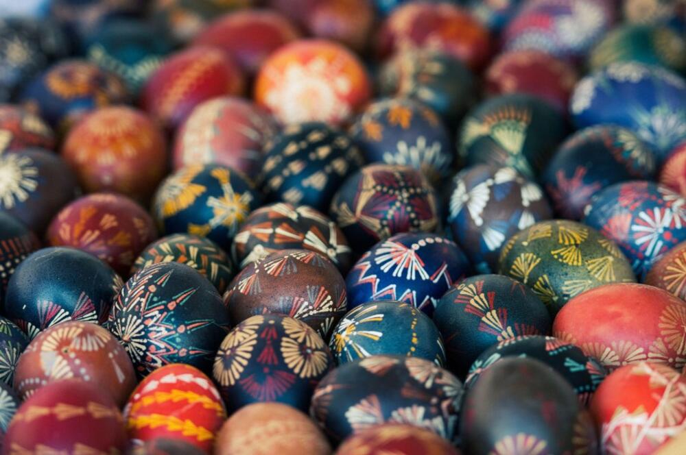 SASTOJKE IMATE U KUHINJI I NEĆE VAM IRITIRATI KOŽU! Kako da skinete boju za jaja sa ruku?