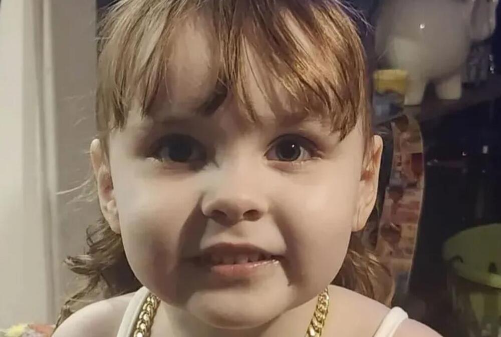 SINA DRŽAO U KAVEZU, ĆERKU IZGLEDNEO DO SMRTI: Devojčica ostavljena BEZ HRANE I VODE, otac monstrum im DAVAO I...