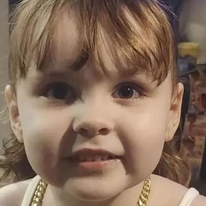 SINA DRŽAO U KAVEZU, ĆERKU IZGLEDNEO DO SMRTI: Devojčica ostavljena BEZ HRANE I VODE, otac monstrum im DAVAO I...