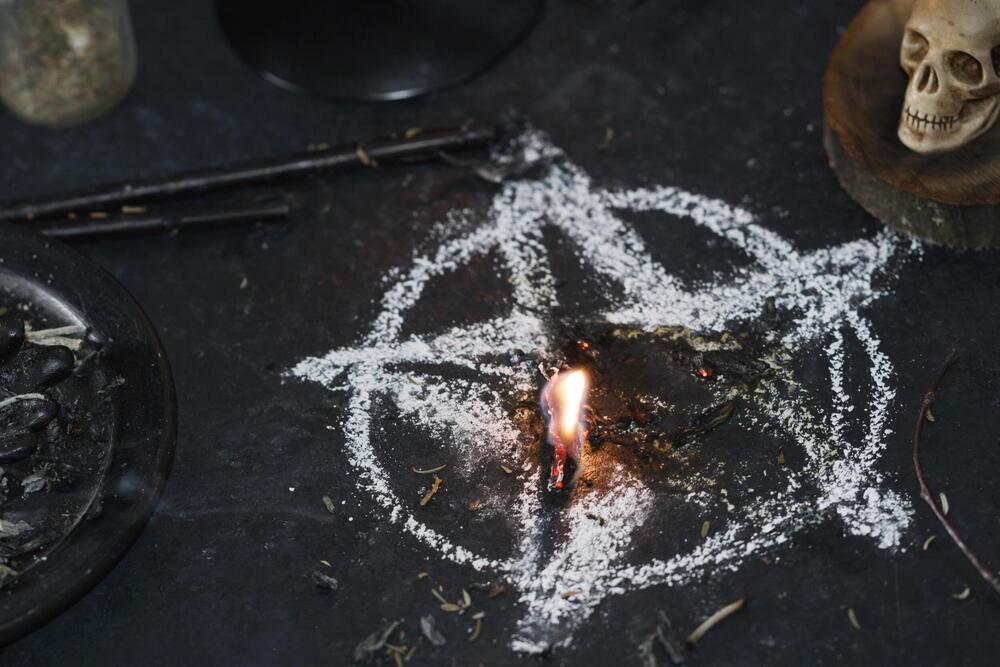 ZBOG "CRNE MAGIJE" PUCALI ČOVEKU U GLAVU! Hodža dao naređenje, HOROR U KOMŠILUKU! Skovali PAKLENI PLAN, ali...