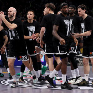 "VUJOŠEVIĆ DULE"! Grobari se veličanstveno oprostili od najtrofejnijeg trenera u istoriji Partizana! (Video)