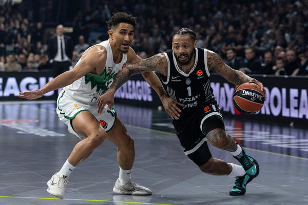 Grobari se emotivno oprostili od Duška Vujoševića - Žalgiris slavio u Beogradskoj areni (Foto)