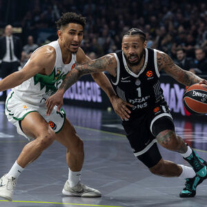 Grobari se emotivno oprostili od Duška Vujoševića - Žalgiris slavio u Beogradskoj areni (Foto)