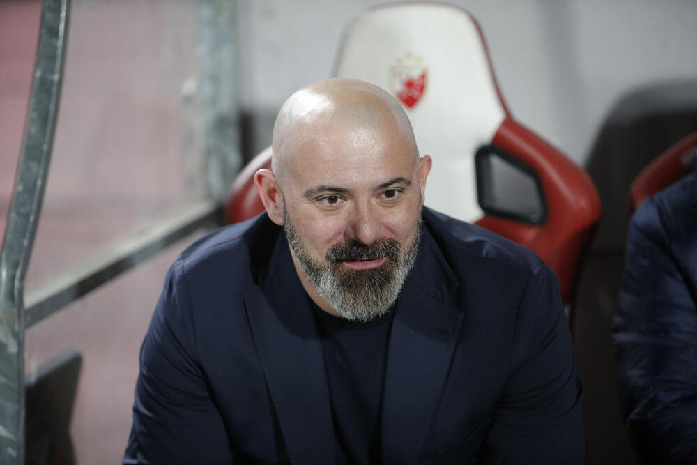 RODILA MU 3 SINA I NE ROBUJE TRENDOVIMA: Ova lepotica je bivša žena Dejana Stankovića, nekad je ovako pričao o njoj