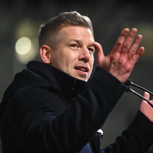 "ZAKLJUČAVAO ME, HODAO SA NOŽEM" Svi skandali Petera Mađara - bivša ga optužila za NASILJE, a o INTIMNOM SNIMKU...