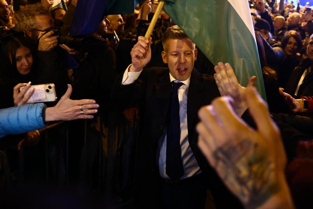 KAO DEČAK NA ZIDU DRŽAO ORBANOVU SLIKU, ŽENU IZDAO ZBOG SKANDALOZNOG SNIMKA! Detalji iz života Mađara šokiraju!