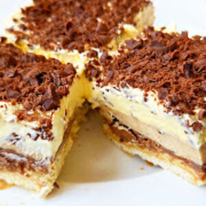 Bomba torta bez pečenja sa tri raskošna fila: Puna plazme i oraha, a tako je kremasta da se topi u ustima